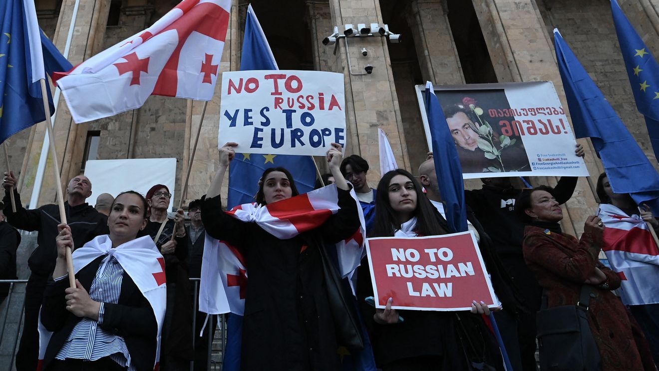 Deputații georgieni s-au luat la bătaie în timpul dezbaterii controversatei legi privind “influența străină”