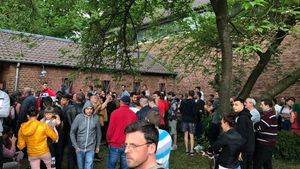 VIDEO Povestea românilor care au stat noua ore la coada la Koln și Hamburg, dar nu au apucat sa voteze: Totul se misca îngrozitor de încet