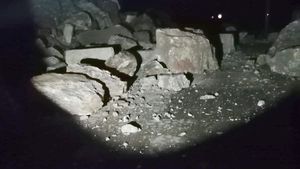 Se amenajează copertine de protecție pe DN 57 Clisura Dunării / Se va circula dirijat, cu semafoare, în următoarele 6 luni