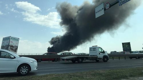 VIDEO Incendiu puternic la o hală industrială din nordul Capitalei, pe strada Biharia din Sectorul 1