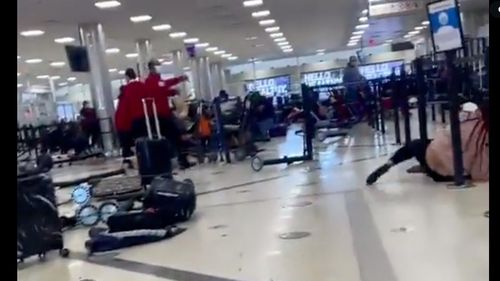VIDEO SUA: Panică la aeroportul din Atlanta, după ce arma unui pasager s-a descărcat accidental