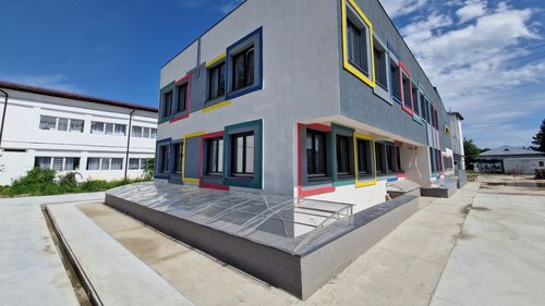 ANALIZĂ Finanțările europene, vitale pentru modernizarea infrastructurii școlare din Regiunea Sud Vest Oltenia. Aproape 115 milioane de euro din bani europeni, alocate școlilor din Dolj, Gorj, Mehedinți, Olt și Vâlcea, în ultimii zece ani