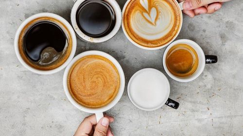 Consumul unui număr maxim de trei căni de cafea pe zi vă poate proteja inima, arată un nou studiu