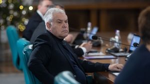 Comisiile de apărare din Parlament, întâlnire cu ministrul Angel Tîlvăr, la sediul ministerului, pe tema situaţiei de securitate din regiunea Mării Negre. O atenţie deosebită a fost acordată programelor de înzestrare ale Armatei României