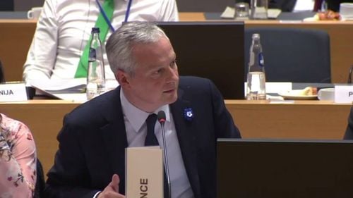 Franța ar putea intra într-o „criză a datoriilor” și ar putea fi plasată sub supravegherea FMI și a Comisiei Europene, dacă extrema dreaptă sau alianța de stânga vor ajunge la putere în viitoarele alegeri, avertizează Bruno Le Maire