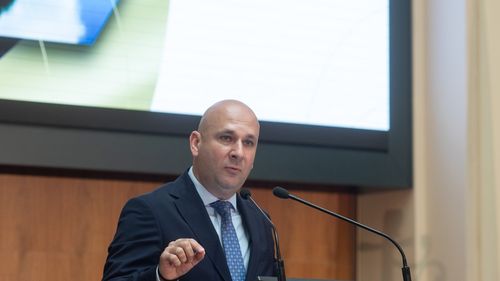 Șeful Hidrolectrica: Suntem săraca fată bogată, cheltuim foarte mulţi bani apoi ne uităm la diurna de 36 de euro a unui ministru