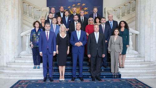 NO COMMENT Imaginea zilei. Ministrul Justiției, Alina Gorghiu, în ziua ridicării oficiale a MCV: Vom menține ritmul reformelor! Trebuie să bifăm, tot împreună, intrarea în Schengen și aderarea la OCDE