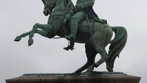 Statuia lui Napoleon de la Rouen, vizată de „cancel culture”. Primarul socialist al orașului a propus ca statuia ecvestră să fie mutată din zona centrală