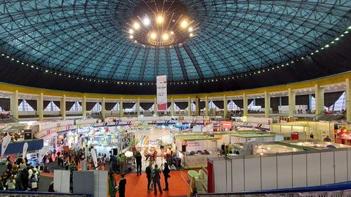 VIDEO: Cărți fizice sau electronice, ce mai citesc tinerii? / „Îmi plac foarte mult cărțile de ficțiune, în special cele asiatice”