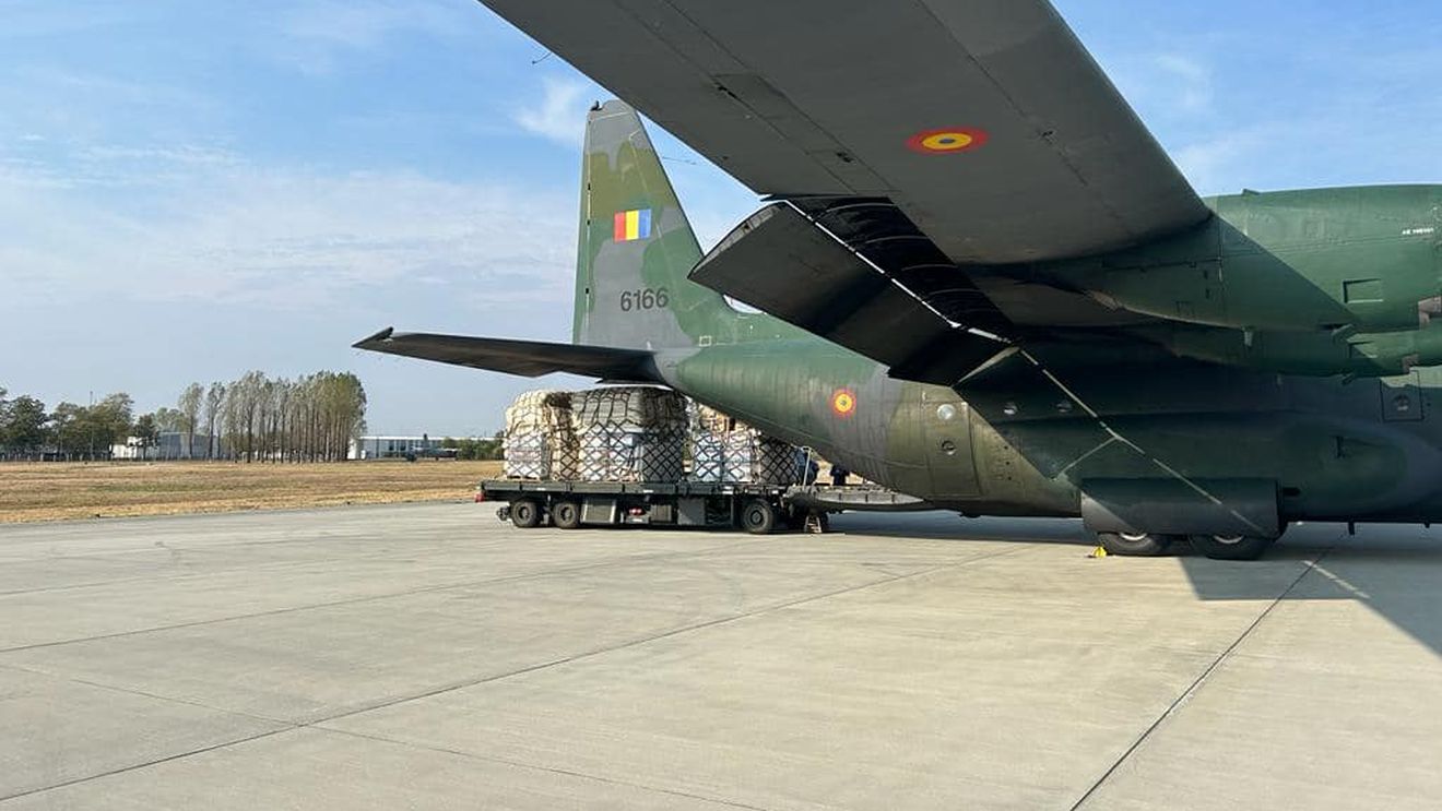 A doua tranșă din ajutoarele umanitare pe care România le trimite Libiei, transportată de două aeronave C-130 Hercules ale Forţelor Aeriene Române