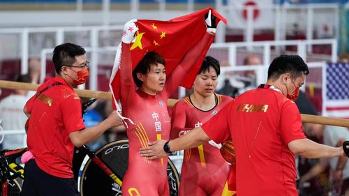 Anchetă la Jocurile Olimpice după ce două campioane din China l-au omagiat pe podium pe dictatorul Mao Zedong, considerat cel mai mare criminal din istorie