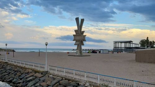 Un tânăr a fost diagnosticat cu COVID-19 după ce a revenit de la Costineşti. A intrat în contact cu 26 de persoane care au fost trimise din concediu direct în carantină