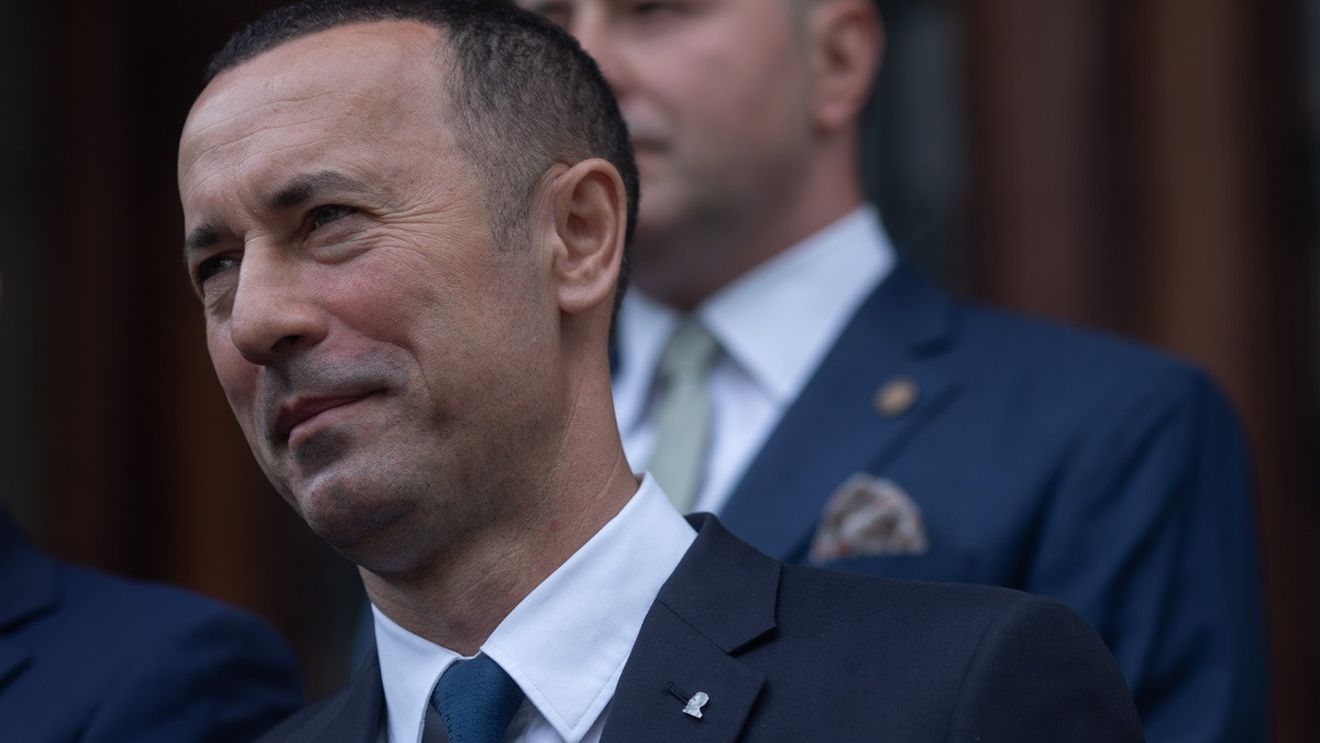 Iulian Dumitrescu, vizat de un dosar DNA, a demisionat din fruntea organizaţiei PNL Prahova (surse)