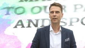 EXCLUSIV Un impozit pe cifra de afaceri încurajează companiile să plece din România / Creșterea impozitelor se va traduce prin creșterea prețului - Sebastian Metz, șeful Camerei de Comerț Româno-Germană