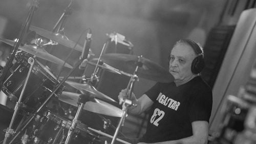 A murit unul dintre fondatorii formaţiei Compact, Leluţ Vasilescu