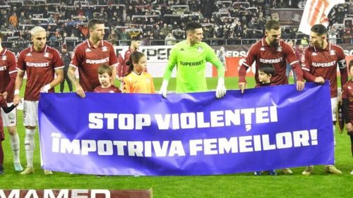 GALERIE FOTO Mesaje împotriva violenței asupra femeilor, afișate la meciurile de fotbal ale echipelor din Superligă