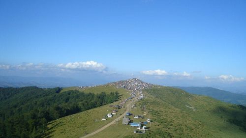 „Scandal” la Târgul de Fete de la Găina. Jandarmii au intervenit: „S-au certat și s-au înjurat”