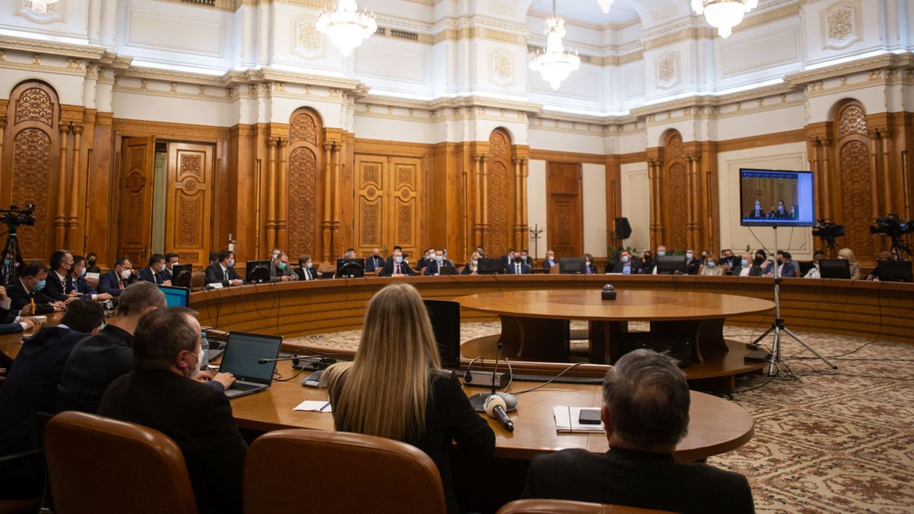 Birourile permanente ale Camerei Deputaților și Senatului se reunesc vineri la 16:00 pentru declanșarea procedurilor privind desemnarea Consiliului de Administrație al radioului și televiziunii publice