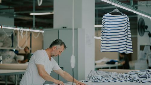 Angajatorii care încadrează persoane de peste 30 ani, pentru a le califica, primesc o subvenţie lunară de 2.250 lei/ucenic pentru întreaga perioadă a programului de ucenicie
