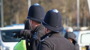 Parlamentarul britanic laburist Mike Amesbury a lovit un bărbat pe stradă și a fost suspendat din partid