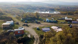 Proces împotriva jurnaliștilor de investigații: Un om de afaceri cere 3,4 milioane de euro daune după o anchetă Context despre amenajarea unui teren de golf în Sibiu/ DNA anchetează cazul, Statul vrea să recupereze banii/ Ce spun jurnaliștii