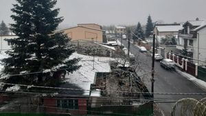FOTO Prima ninsoare a iernii în București. Traficul se desfășoară normal, Capitala e sub cod galben de ninsori