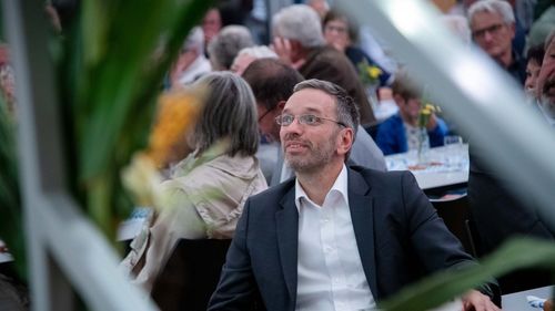 Liderul extremei drepte din Austria se pronunţă pentru reducerea la "zero" a satisfacerii cererilor de azil