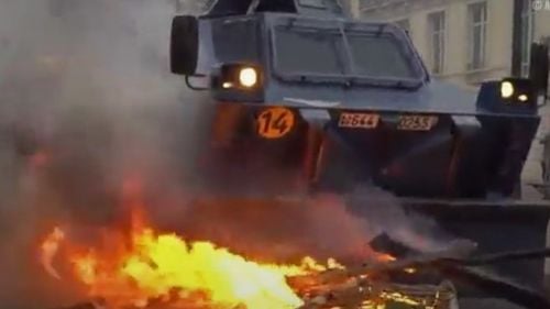 Cum încearcă Rusia să amplifice furia francezilor