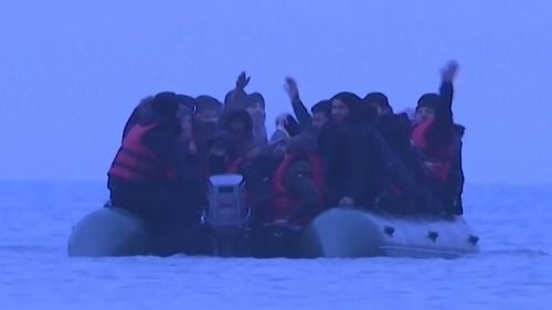 Cel puțin cinci migranți, inclusiv un copil de patru ani, au murit în timp ce încercau să traverseze Canalul Mânecii