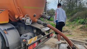 Sute de blocuri din Iași au rețele de canalizare nepreluate / Șeful Gărzii de Mediu Iași: „O să ajungă cheltuielile de vidanjare mai mult decât costul gazului, lumina și toate la un loc”