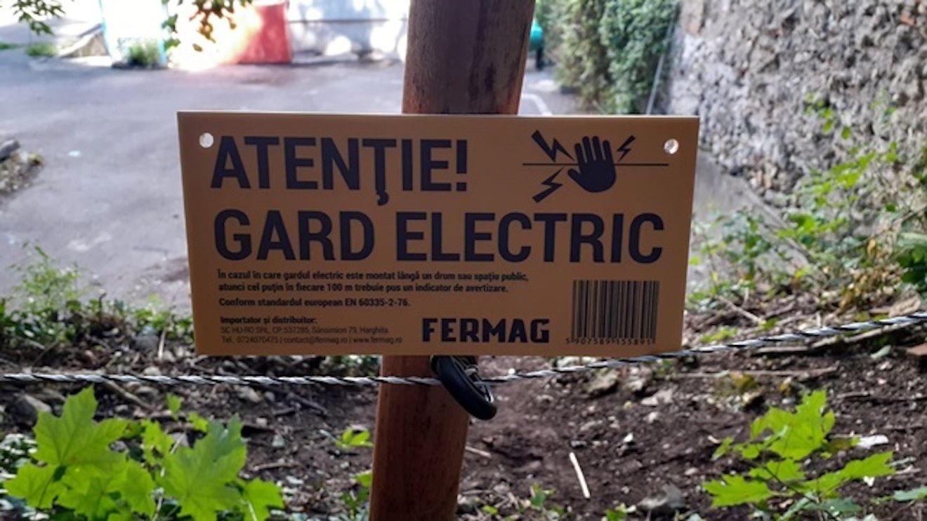 Gard electric împotriva urșilor, la Râşnov /  A fost construit pentru a stopa coborârea urșilor în oraș