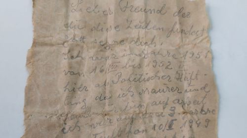 Ce a scris un deţinut politic din Sibiu pe un bilet găsit în zidurile Cazinoului din Constanţa, aflat în renovare: Viaţa mea este în mâinile Domnului, căci liber nu voi fi prea curând