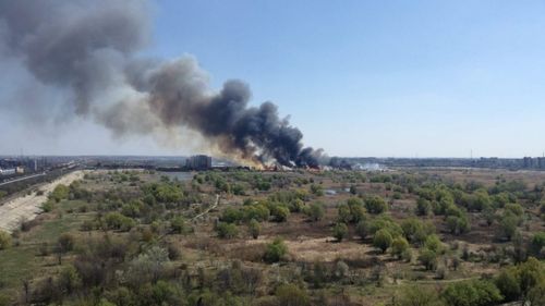 VIDEO Incendiul din Delta Văcărești, aproape stins. Circulație îngreunată pe șoseaua Vitan-Bârzești