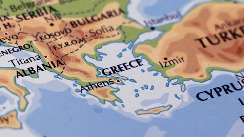 Grecia vrea să taie comisioanele bancare pentru clienţii de retail