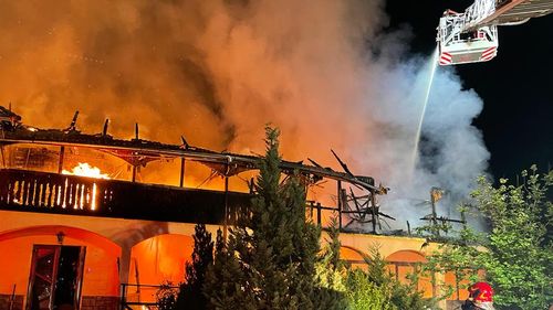 Sibiu: Incendiu în Tălmaciu la o pensiune / 30 de persoane s-au autoevacuat