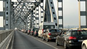 Traficul rutier pe podul Giurgiu-Ruse a fost reluat pe o bandă, în sistem semaforizat