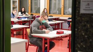 INTERVIU Un elev din Germania explică ce înseamnă autotestarea copiilor la școală, de COVID: Ne testăm de 3 ori pe săptămână, în sala de clasă. Dacă e descoperit un caz pozitiv, venim la școală până e descoperit un al doilea caz