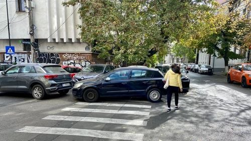 Mașinile parcate neregulamentar în Brașov care încurcă traficul vor fi ridicate începând de luni