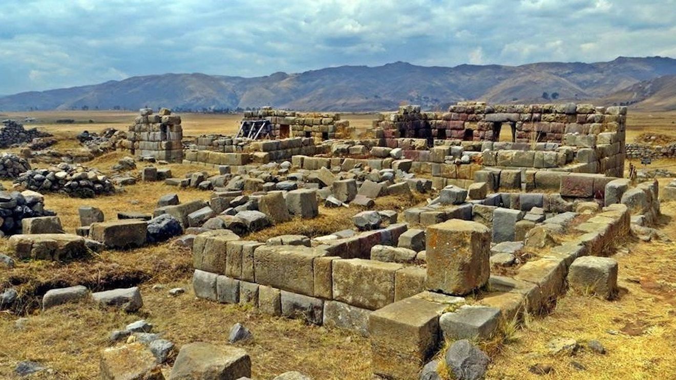 Băi sacre incaşe descoperite în inima Anzilor peruvieni / Au fost excavate două bazine cu o adâncime de doi metri, cu băncuţe amenajate pentru confortul oaspeţilor