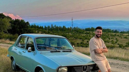 „Dacia Nostalgia”: După ce a recondiționat o Dacia 1300, un sibian a creat un club al iubitorilor de mașini clasice / „Pasiunea e prea mare. Nu te poți opri la o singură mașină”