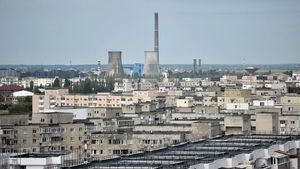 ELCEN: Din primele evaluări, cauza incendiului de la CET Vest a fost „un defect electric apărut în staţia de 6 kV” / Consumatorii arondați vor fi preluați de CET Grozăvești