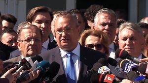 Nicolae Ciucă și-a depus candidatura pentru alegerile prezidențiale: „România are nevoie de o viziune de dreapta” / „PNL vine cu un proiect pentru familie, comunitate și țară”