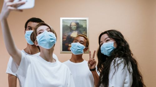 FaceID de pe iPhone va funcţiona şi dacă utilizatorul poartă mască