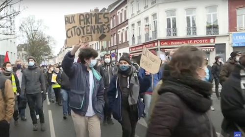 VIDEO Mii de oameni au protestat din nou în Franța împotriva legii securității globale / Zeci de manifestanți au fost reținuți de poliție