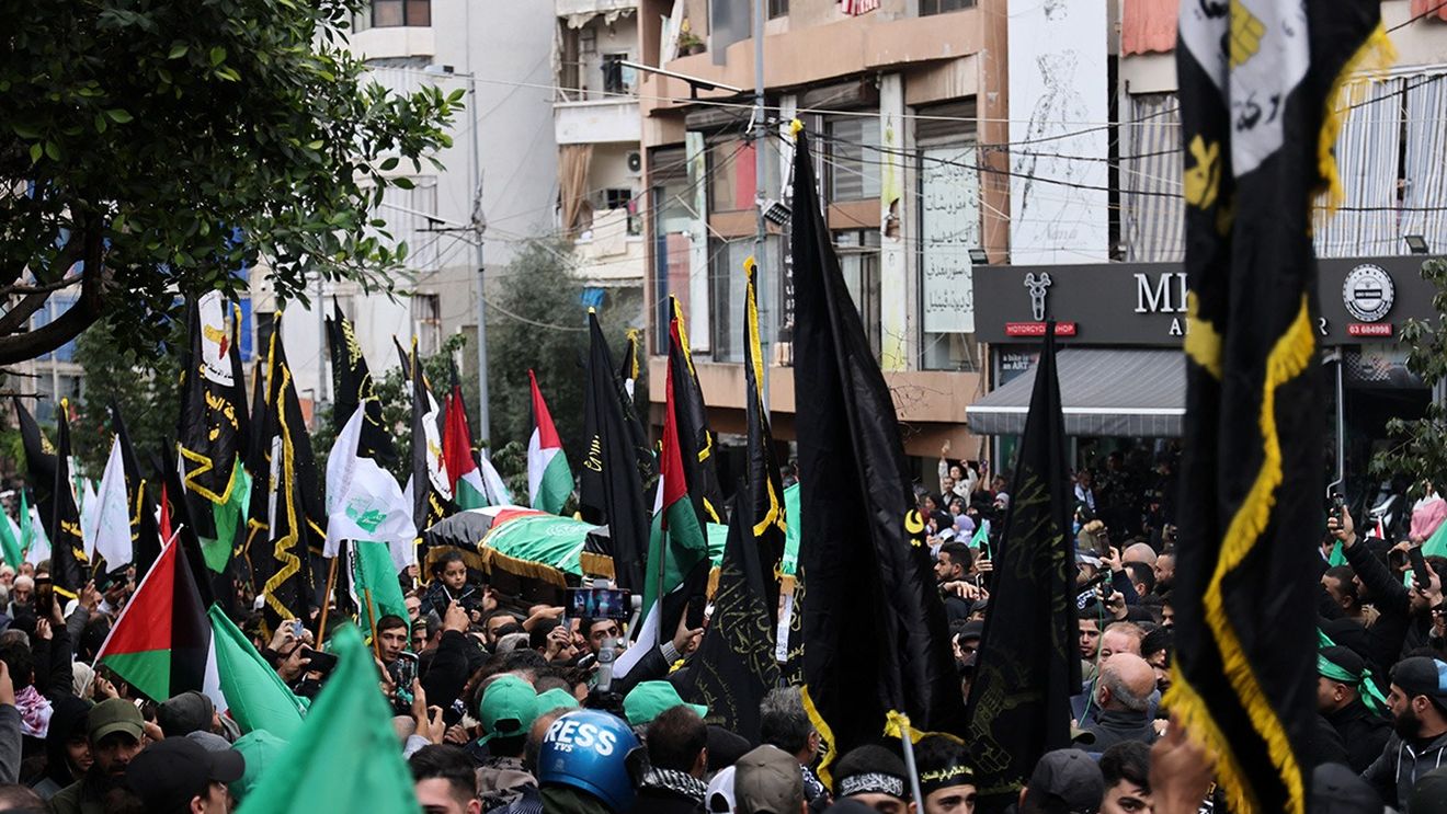 Mulțimi de oameni s-au adunat pe străzile Beirutului la funeraliile numărului doi din Hamas, ucis marți într-un atac cu dronă