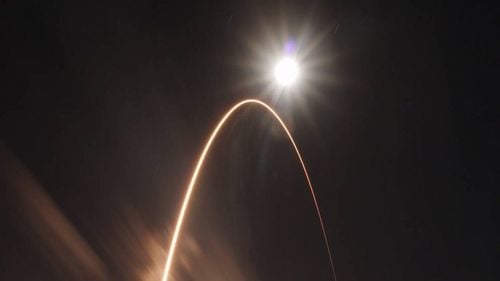 Sonda Solar Orbiter a fost lansată într-o misiune fără precedent către Soare / Călătoria este preconizată să dureze zece ani