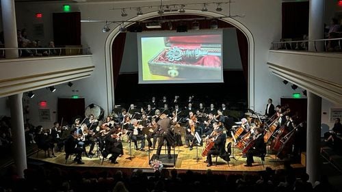 Clădirile Filarmonicii din Oradea, retrocedate Episcopiei Romano-Catolice / Imobilul a fost reabilitat în anii 2000 / Instituția culturală va rămâne în actuala locație încă cel puțin un deceniu