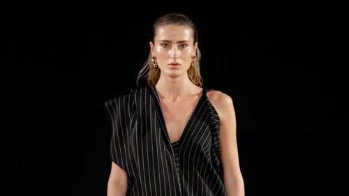 FOTO Poet-Lab, brand emergent de modă din Marea Britanie, își prezintă noua colecție la London Fashion Week