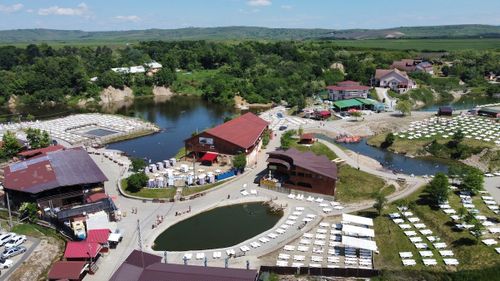 Lacurile de la Ocna Sibiului se deschid în 12 mai, dacă vremea se menține caldă / Prețuri mai mari decât anul trecut / ”Va fi 40 de lei intrarea pentru adulți. Prețurile au crescut din cauza cheltuielilor foarte mari pe care le-am avut”