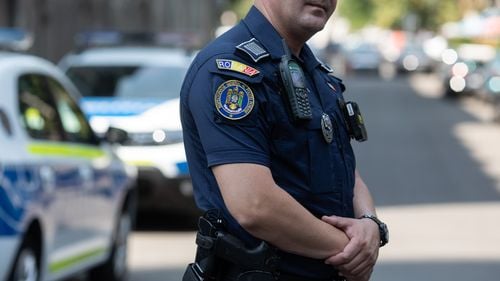 Un bărbat a fost reţinut după ce s-a dezbrăcat în faţa unei angajate a unui hotel din Craiova, fiind cazat în acea unitate / El figurează în Registrul naţional al persoanele care au comis infracţiuni sexuale